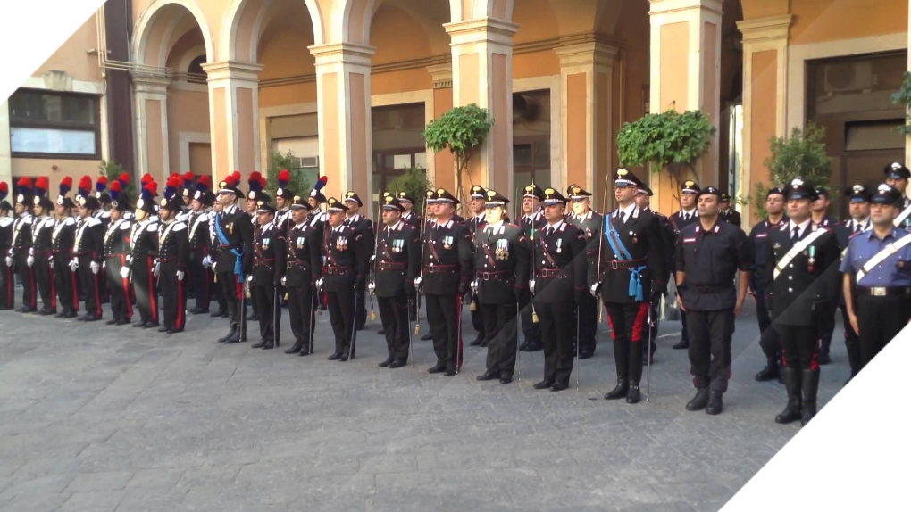  carabinieri schierati